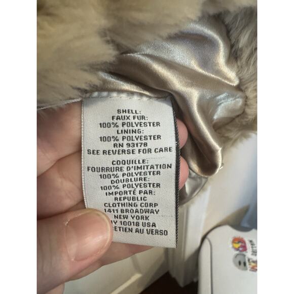 Carmen Marc Valvo Medium Faux Fur Vest Beige NWT - Picture 6 of 10